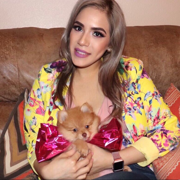 Meet your Posher, Gloria - Picture 1 of 3